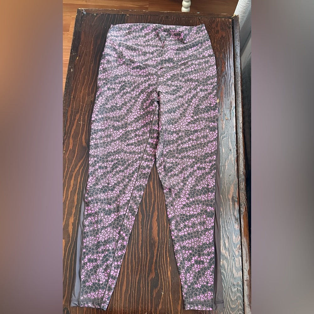 Aerie pink and chocolate printed leggings.